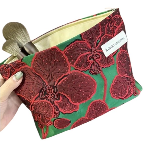 Large Red and Green Floral Makeup Bag - Picture 1 of 3